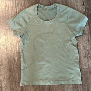 Lululemon Swiftly Tech Short-Sleeve Shirt 2.0 Race Length